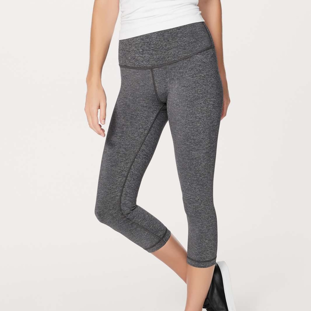 EUC Lululemon Wunder Under Crop (Hi-Rise) *Luxtreme 21"Heathered Black Size 8